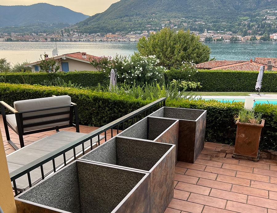 TERRACE WITH FLOWERPOT, BERGAMO