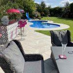 Villa-con-piscina-a-Birmingham-pavimentazione-in-pietra-sinterizzata-Etna-Light-Grey