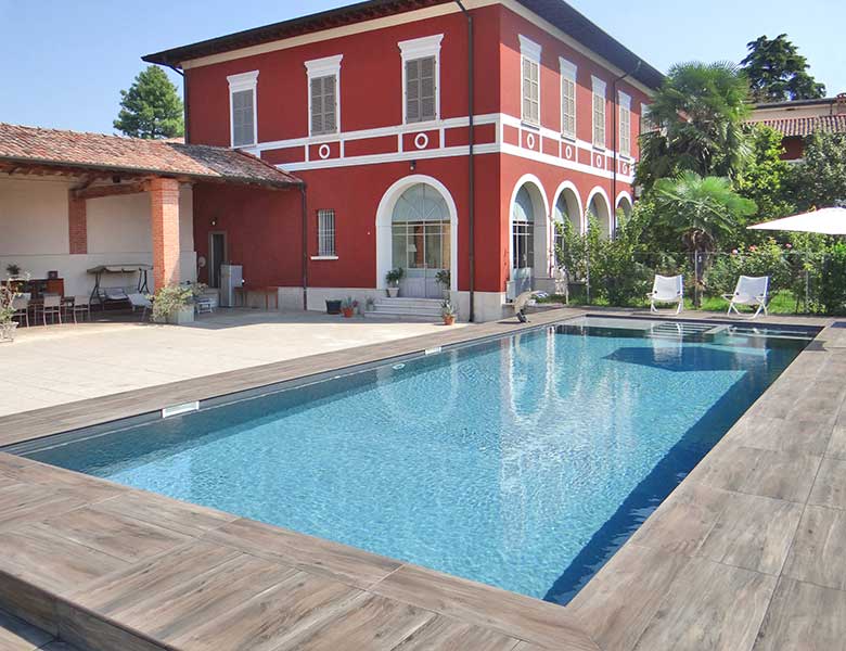 VILLA MIT SCHWIMMBAD, BRESCIA