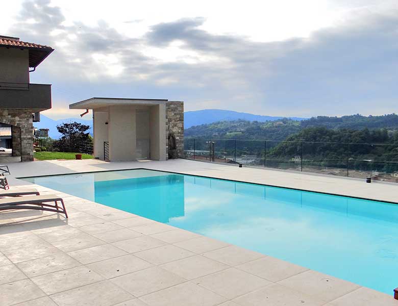 VILLA MIT POOL, BERGAMO